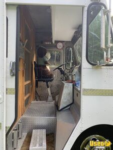 1987 P30 Step Van Kitchen Food Truck All-purpose Food Truck Diamond Plated Aluminum Flooring Pennsylvania Gas Engine for Sale