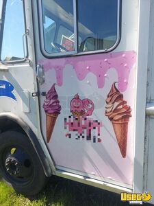 1988 P-series Step Van Ice Cream Truck Commercial Blender / Juicer Minnesota Diesel Engine for Sale