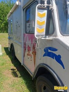 1988 P-series Step Van Ice Cream Truck Concession Window Minnesota Diesel Engine for Sale