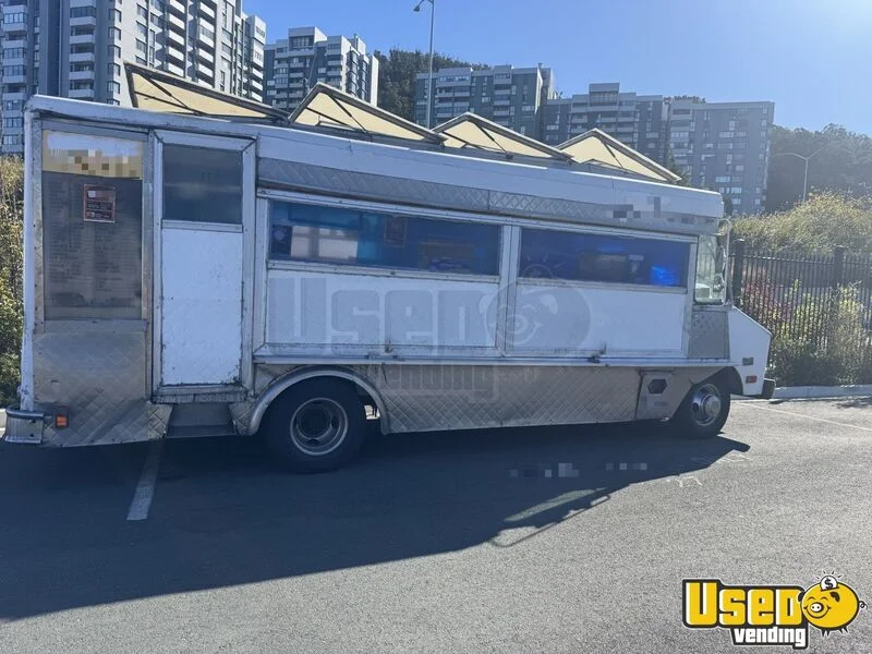 1988 P30 All-purpose Food Truck California Gas Engine for Sale