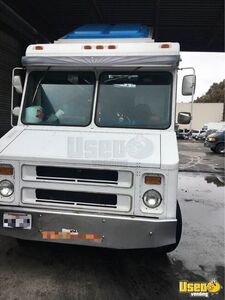 1988 P30 Kitchen Food Truck All-purpose Food Truck California Gas Engine for Sale