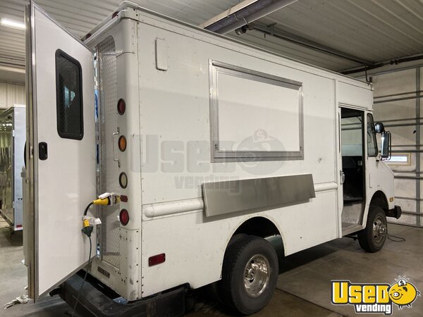 1988 P30 Kitchen Food Truck All-purpose Food Truck Indiana Diesel Engine for Sale