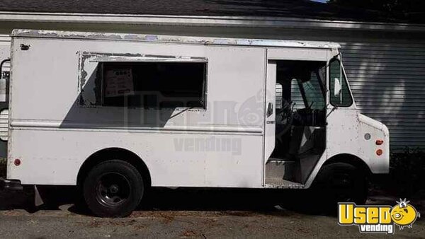 1988 P30 Kitchen Food Truck All-purpose Food Truck Massachusetts Gas Engine for Sale