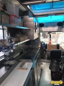 1988 P30 Kitchen Food Truck All-purpose Food Truck Work Table California Gas Engine for Sale