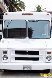 1988 P30 Mobile Boutique Interior Lighting California Gas Engine for Sale