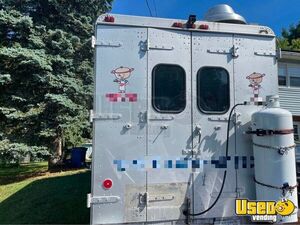 1988 P35 Kitchen Food Truck All-purpose Food Truck Concession Window New York Gas Engine for Sale