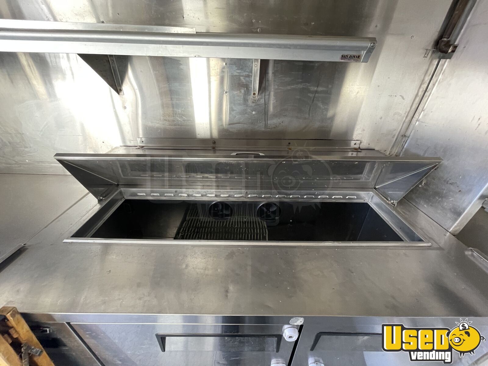 Clean 23.5' Ford 460 Pizza Food Truck Mobile Food Unit for Sale in Missouri