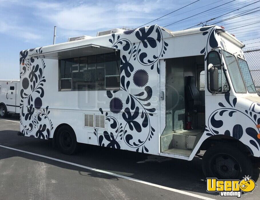 Fully Remodeled Chevrolet P Series 18' Gelato Ice Cream Truck for