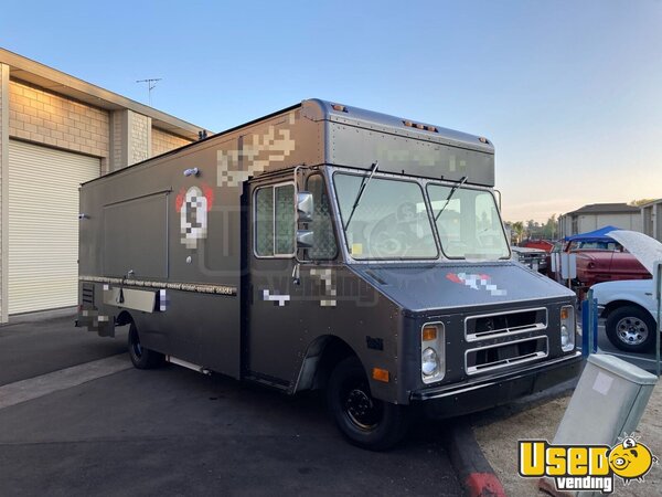1989 P-series All-purpose Food Truck California Gas Engine for Sale