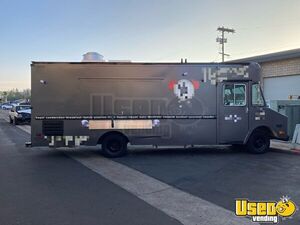 1989 P-series All-purpose Food Truck Diamond Plated Aluminum Flooring California Gas Engine for Sale