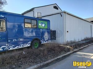 1989 P30 All-purpose Food Truck Floor Drains Manitoba Gas Engine for Sale