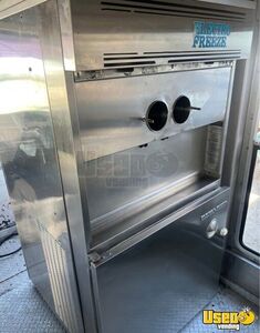 1989 P30 Ice Cream Truck Diamond Plated Aluminum Flooring Florida Gas Engine for Sale