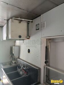 1989 P30 Kitchen Food Truck All-purpose Food Truck Additional 1 New York Gas Engine for Sale