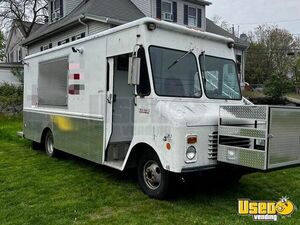 1989 P30 Kitchen Food Truck All-purpose Food Truck Prep Station Cooler Massachusetts for Sale
