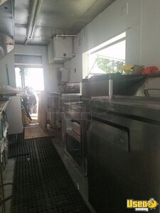 1989 P30 Kitchen Food Truck All-purpose Food Truck Prep Station Cooler New York Gas Engine for Sale