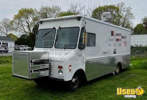 1989 P30 Kitchen Food Truck All-purpose Food Truck Refrigerator Massachusetts for Sale