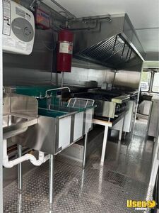 1989 P30 Kitchen Food Truck All-purpose Food Truck Stovetop Massachusetts for Sale