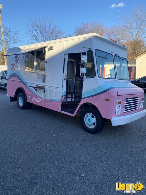 1989 Step Van Kitchen Food Truck Bakery Food Truck North Carolina Gas Engine for Sale