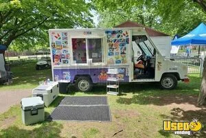Versatile - 17' Utilimaster Ice Cream/Soft Serve Concession Truck for Sale in Michigan!