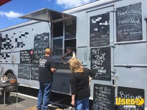 1990 380 Kitchen Food Truck All-purpose Food Truck Insulated Walls Massachusetts Diesel Engine for Sale