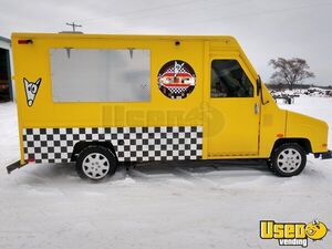 1990 Aeromate All Purpose Food Truck All-purpose Food Truck Insulated Walls Michigan Gas Engine for Sale