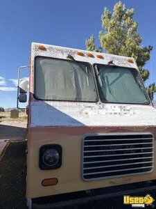 1990 Harvester Kitchen Food Truck All-purpose Food Truck Stainless Steel Wall Covers Nevada Diesel Engine for Sale