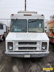 1990 Kitchen Food Truck Catering Food Truck Air Conditioning California Gas Engine for Sale
