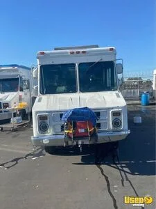 1990 P30 All-purpose Food Truck Diamond Plated Aluminum Flooring California for Sale