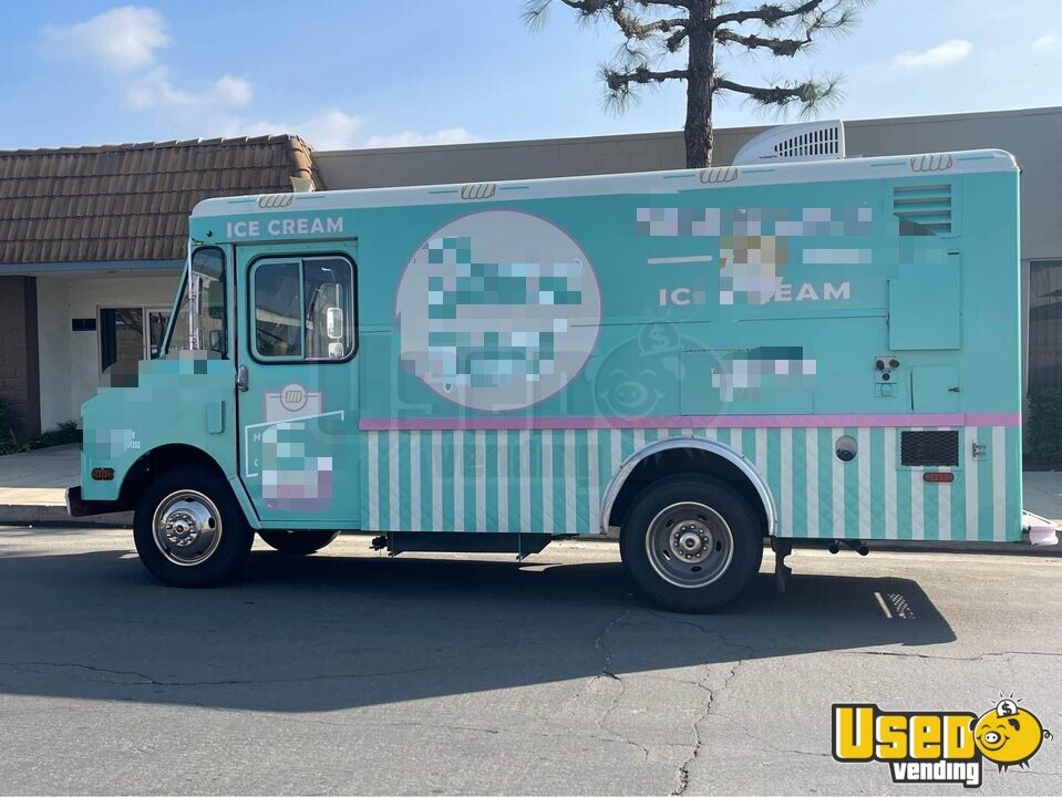 60's Ice Cream Truck (Helium) - 29 Inches