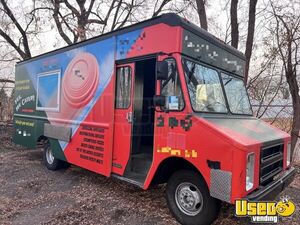 1990 P30 Kitchen Food Truck All-purpose Food Truck Stainless Steel Wall Covers Minnesota Gas Engine for Sale