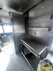 1990 P30 Kitchen Food Truck All-purpose Food Truck Upright Freezer Minnesota Gas Engine for Sale