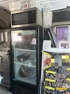1990 P30 Step Van Kitchen Food Truck All-purpose Food Truck Fire Extinguisher Florida Gas Engine for Sale