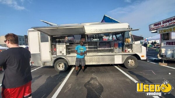 1990 P30 Step Van Kitchen Food Truck All-purpose Food Truck Flatgrill New York Gas Engine for Sale