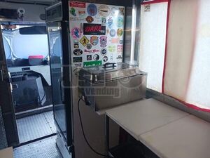 1990 P30 Step Van Kitchen Food Truck All-purpose Food Truck Oven Florida Gas Engine for Sale