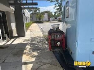 1990 P30 Step Van Kitchen Food Truck All-purpose Food Truck Refrigerator Florida Gas Engine for Sale