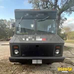 1990 P30 Step Van Kitchen Food Truck All-purpose Food Truck Stainless Steel Wall Covers Texas Gas Engine for Sale