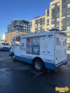 1990 P35 Ice Cream Truck Concession Window New York Gas Engine for Sale