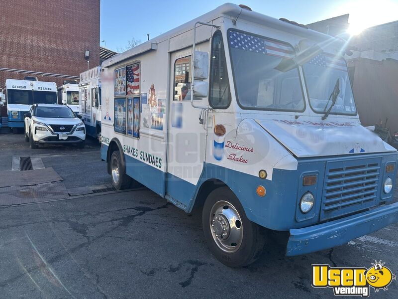 1990 P35 Ice Cream Truck New York Gas Engine for Sale