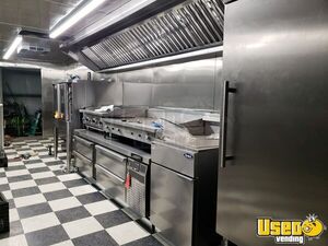 1990 P90 Kitchen Food Truck All-purpose Food Truck Stainless Steel Wall Covers New York Gas Engine for Sale
