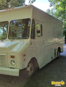 1991 P30 Food Truck All-purpose Food Truck Diamond Plated Aluminum Flooring Tennessee Gas Engine for Sale