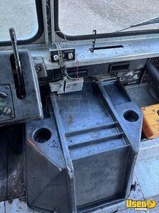 1991 P30 Ice Cream Truck Ice Cream Truck Floor Drains Louisiana Gas Engine for Sale