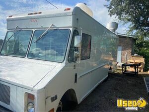 1991 P30 Kitchen Food Truck All-purpose Food Truck Concession Window Texas Gas Engine for Sale