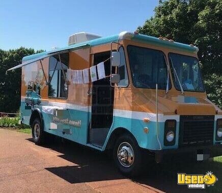 1991 P30 Kitchen Food Truck All-purpose Food Truck Massachusetts Gas Engine for Sale