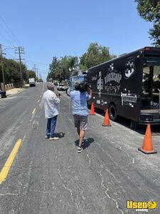 1991 P30 Mobile Hair & Nail Salon Truck Electrical Outlets California Gas Engine for Sale