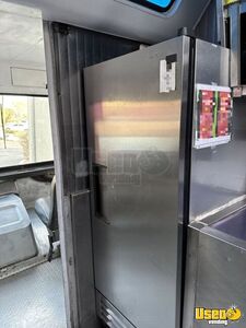 1991 P3500 Kitchen Food Truck All-purpose Food Truck Upright Freezer Nevada Gas Engine for Sale