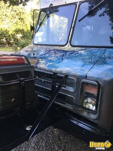 1992 22' Kitchen Food Truck All-purpose Food Truck Concession Window Tennessee Gas Engine for Sale