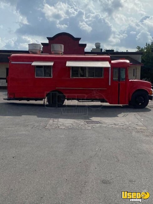 1992 Bustaurant Kitchen Food Truck All-purpose Food Truck Texas Diesel Engine for Sale