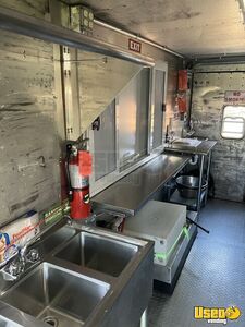 1992 P-30 All-purpose Food Truck Chargrill Michigan Gas Engine for Sale