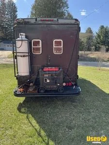 1992 P-30 All-purpose Food Truck Diamond Plated Aluminum Flooring Michigan Gas Engine for Sale