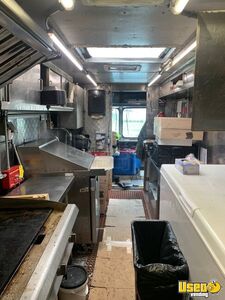 1992 P-30 All-purpose Food Truck Diamond Plated Aluminum Flooring Michigan Gas Engine for Sale